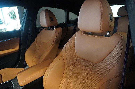 BMW i4 11 of 16