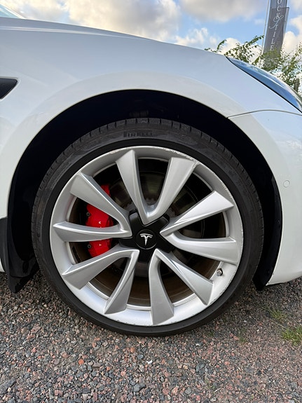 Tesla Model 3 16 of 20