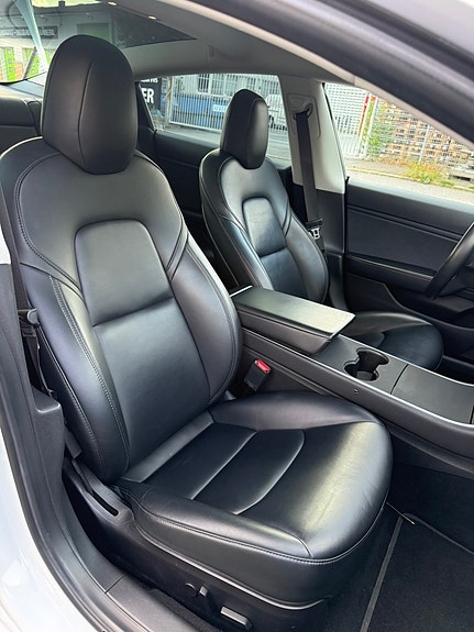 Tesla Model 3 11 of 20