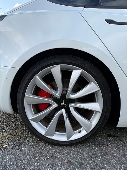 Tesla Model 3 17 of 20