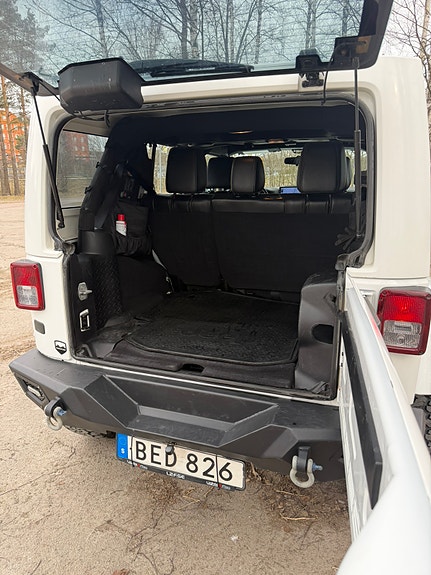 Jeep Wrangler Unlimited 3 of 5