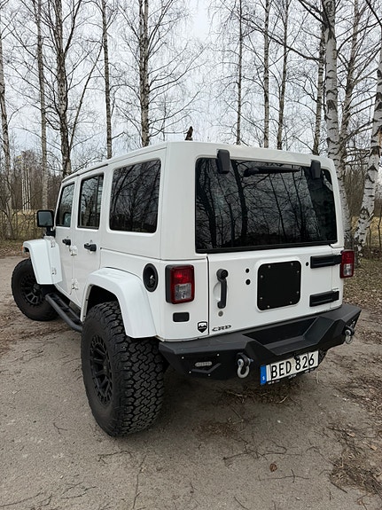 Jeep Wrangler Unlimited 2 of 5