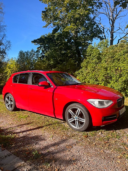 BMW 120d 2 of 5