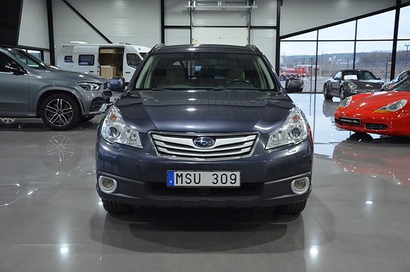 Subaru Outback 2 of 5