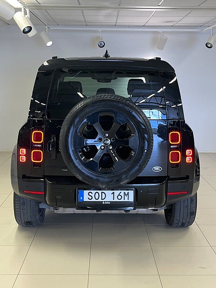 Land Rover Defender 110 7 of 8