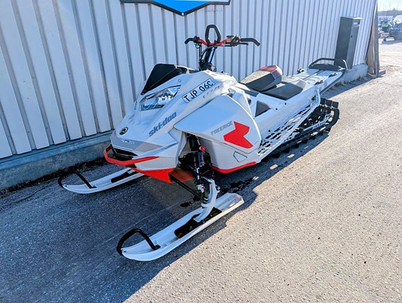 Ski-Doo Freeride 154" 850 E-tec Turbo 2 of 4