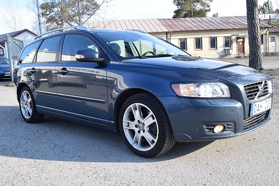 Volvo V50 3 of 5