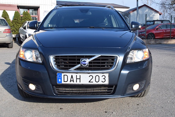 Volvo V50 2 of 5