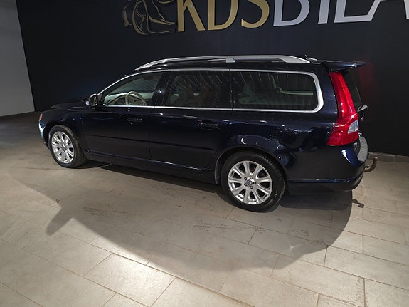 Volvo V70 3 of 5