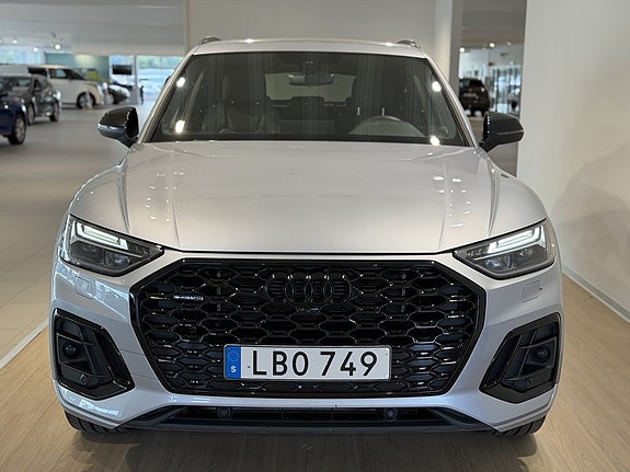Audi Q5 2 of 22