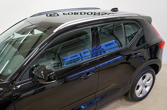 Volvo XC40 3 of 5