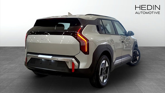 Kia EV3 2 of 12