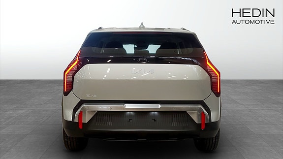 Kia EV3 7 of 12