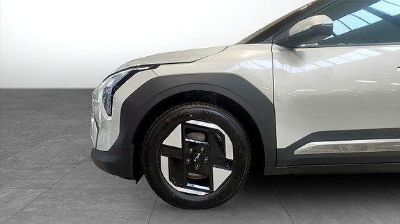 Kia EV3 9 of 12