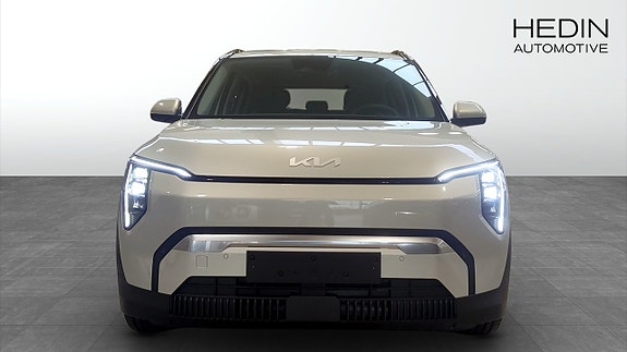 Kia EV3 8 of 12