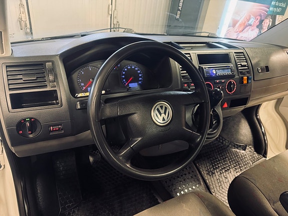 Volkswagen Transporter 11 of 17