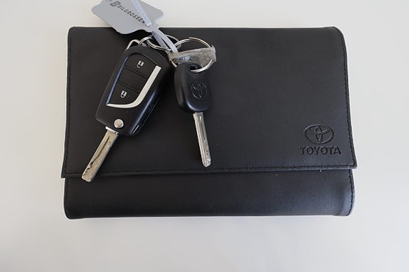 Toyota Yaris 27 of 28
