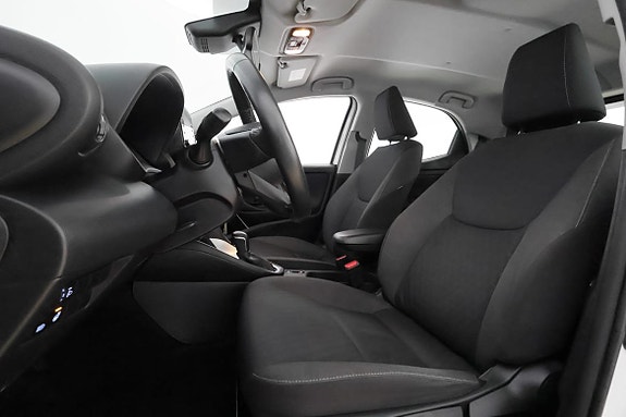 Toyota Yaris 10 of 28