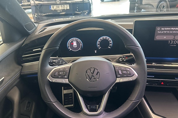 Volkswagen Passat 12 of 30