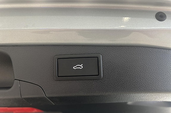 Volkswagen Passat 18 of 30