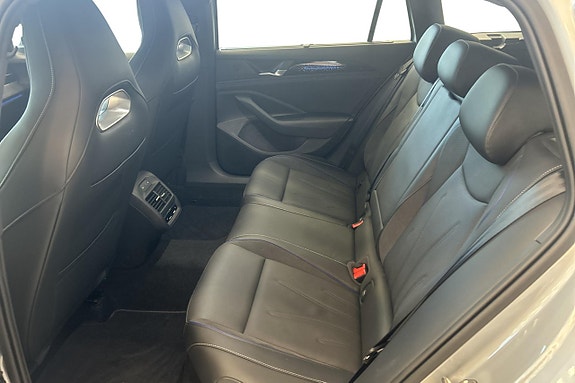 Volkswagen Passat 16 of 30