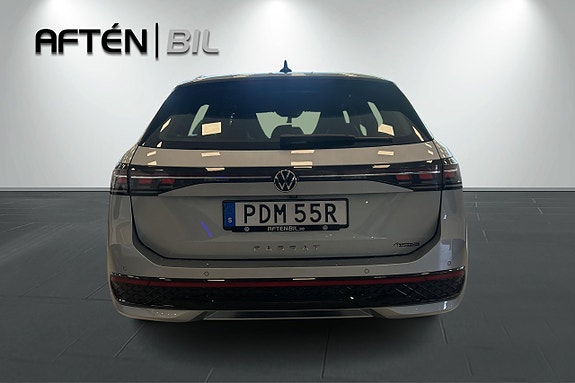 Volkswagen Passat 9 of 30