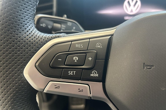 Volkswagen Passat 24 of 30