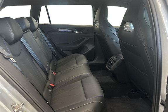Volkswagen Passat 15 of 30