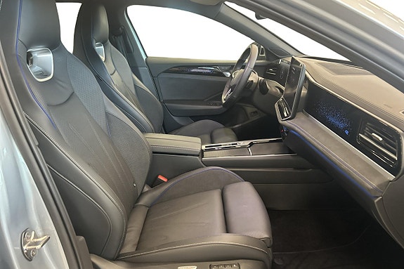 Volkswagen Passat 14 of 30