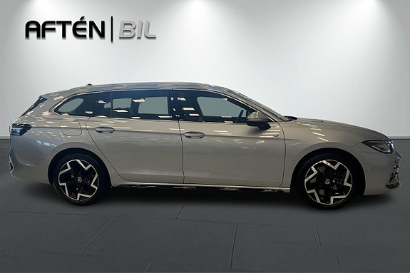 Volkswagen Passat 7 of 30