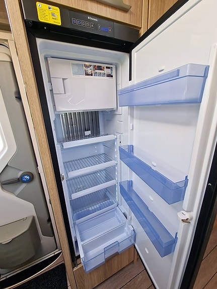 Knaus 700 MEB Sky Ti 12 of 16