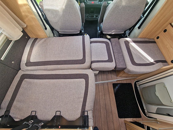 Knaus 700 MEB Sky Ti 6 of 16