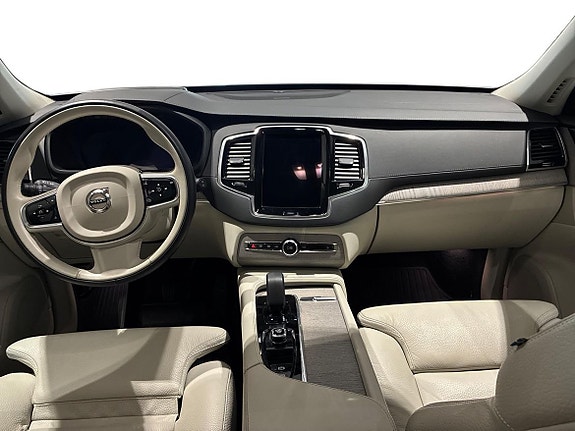 Volvo XC90 5 of 15