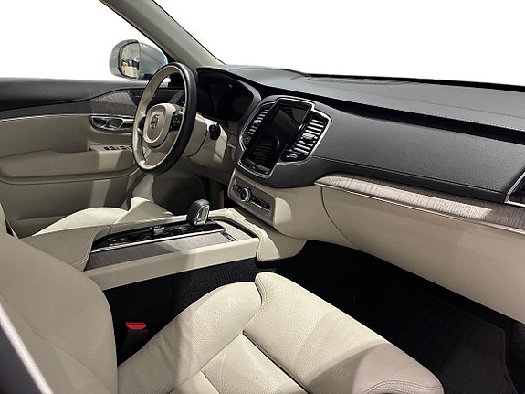 Volvo XC90 4 of 15