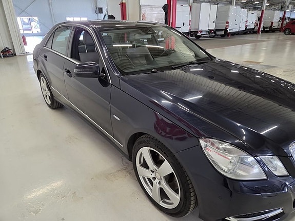Mercedes-Benz E350 3 of 5