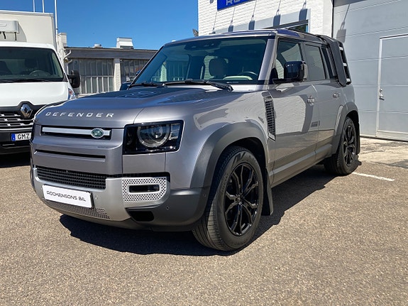 Land Rover Defender 110 23 of 30