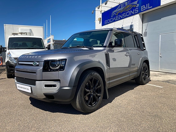 Land Rover Defender 110 21 of 30