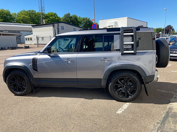 Land Rover Defender 110 13 of 30