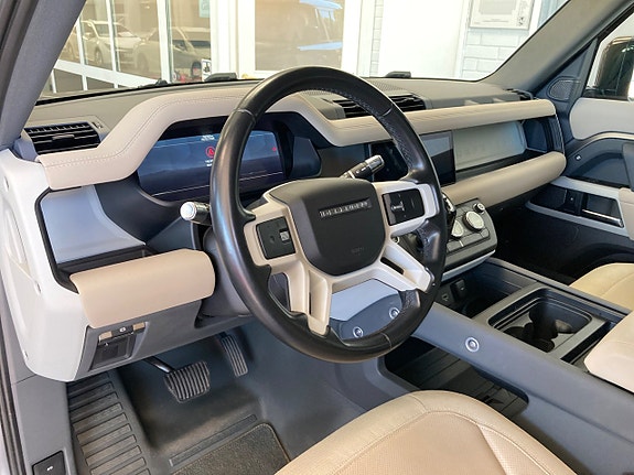 Land Rover Defender 110 5 of 5