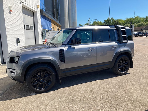 Land Rover Defender 110 27 of 30