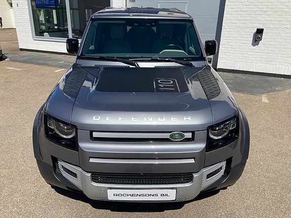 Land Rover Defender 110 18 of 30