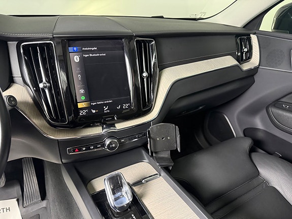Volvo XC60 13 of 20