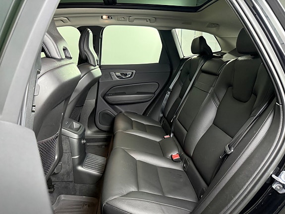 Volvo XC60 11 of 20