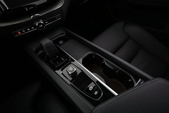 Volvo XC60 13 of 30