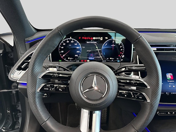 Mercedes-Benz E300 de 4 of 5
