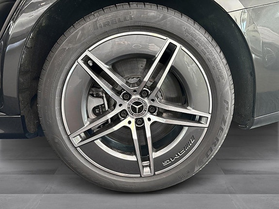 Mercedes-Benz E300 de 10 of 13