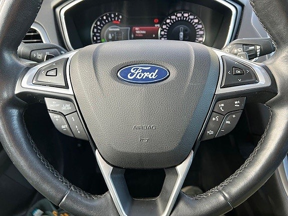 Ford Mondeo 19 of 30
