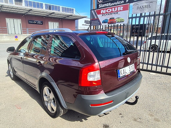 Skoda Octavia Scout 4 of 5