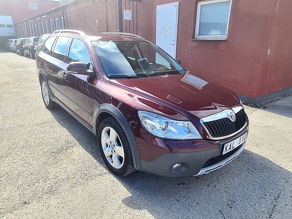 Skoda Octavia Scout 2 of 5