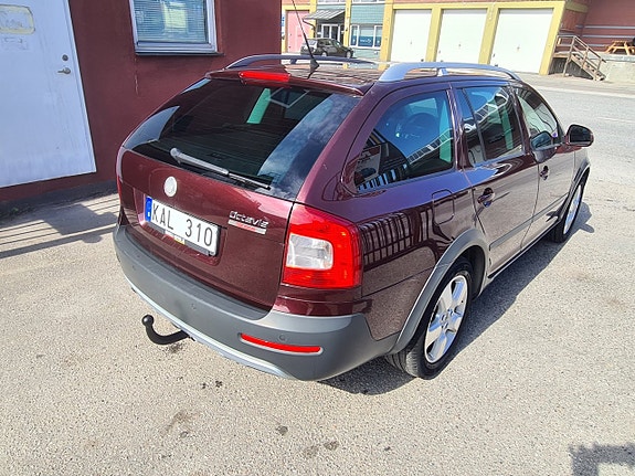 Skoda Octavia Scout 3 of 5